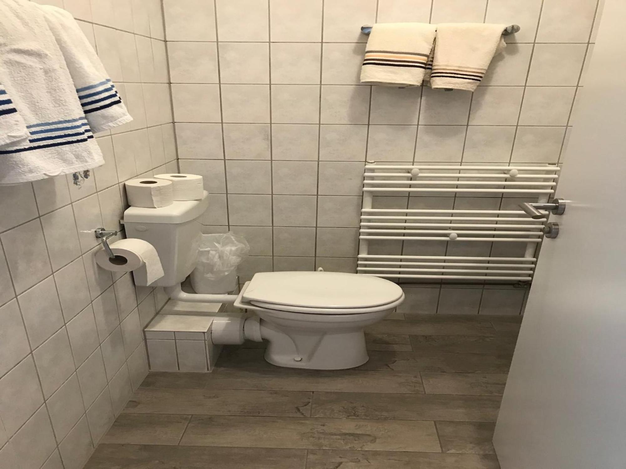 Large Detached Holiday Home In Hesse With Private Garden And Terrace 홈베르크 외부 사진